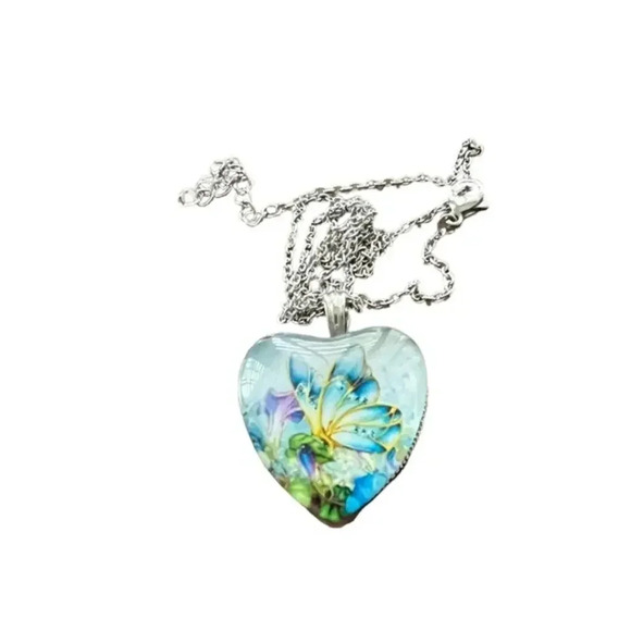 Heart And Butterfly Vintage Style Pendant With Silver Chain - Picture 1 of 2
